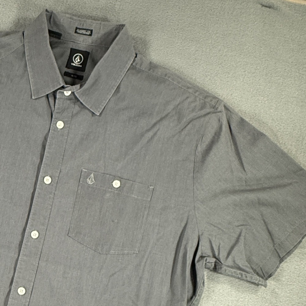 Volcom Shirt Mens XL Gray Short Sleeve Button Up Classic Fit Skate Pocket
